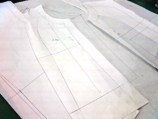 お洋服の型紙作ります♪
