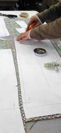 オーダーメイドの洋服の裁断中です☆