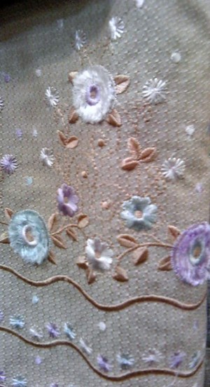 刺繍、装飾のきれいなお生地で♪