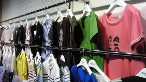 「Tシャツそろいました」
