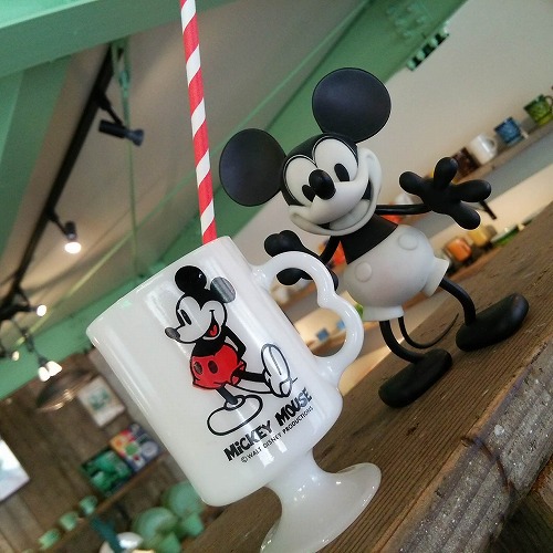 アイスコーヒーがよく似合う!ミッキーのフッテッドマグ! アイスコーヒーがよく似合う!ミッキーのフッテッドマグ!