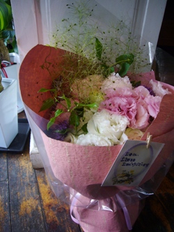 スモークツリーと芍薬の花束