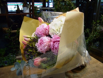 お祝いの花束
