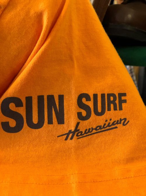 SUN SURF × PEANUTS S/S T-SHIRT Snoopy『SURF HAWAII』 ORANGE