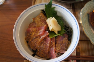 柿なます　茄子田楽　彩季流マグロ丼　鶏とゴボウの照り焼き