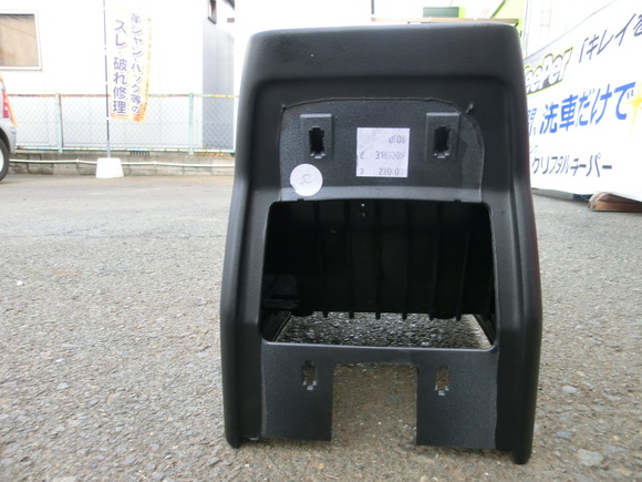 メルセデスベンツ ゲレンデのセンターコンソールキズリペア