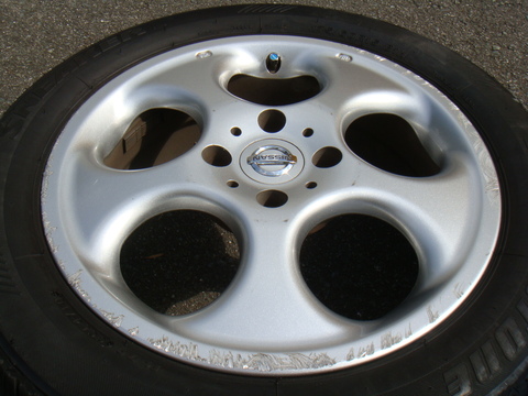 日産キューブの純正アルミホイールリペア