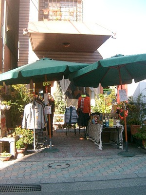お店の庭先