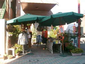 お店の庭先
