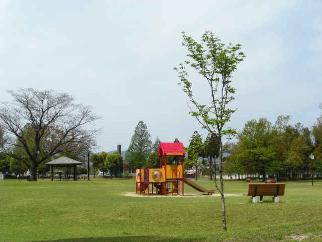パンを買って公園へ。。。