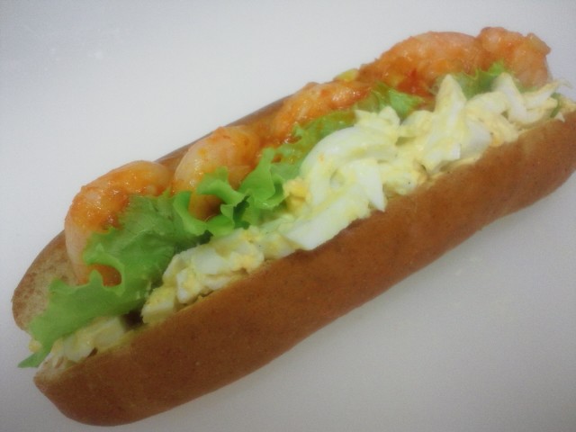 New「エビチリたまごサンド 360円」 明日(木)発売