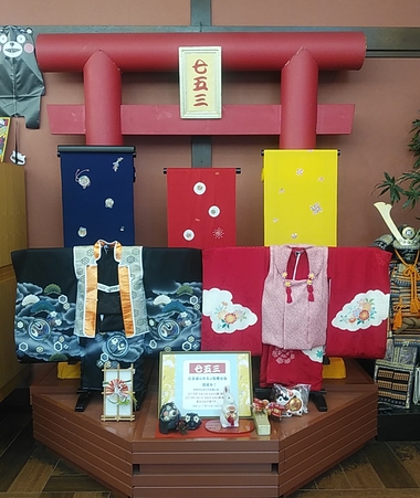 「今年の七五三~」1階店頭〈センター〉での展示、始まりました。