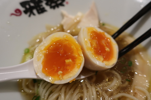 雅楽 (あざみ野)　鶏と鮭節の醤油らーめん