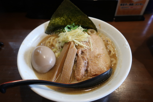 葉月直系 きりきり舞 (不動前)　らぁめん白
