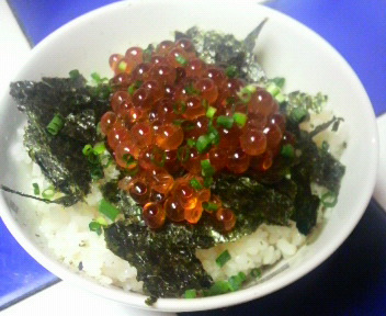 北海道産いくら丼