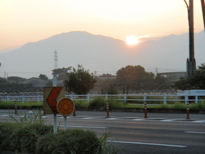 早朝練習で御来光を仰ぐ