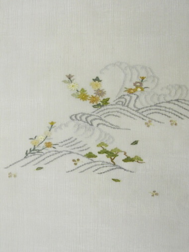 波に秋草模様・・・