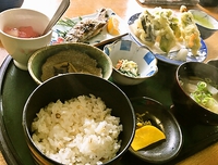 【隠れ里の御食事処 滋味健丈 炉丹】さんでご当地メニュー満喫
