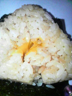 たまごかけ風ごはんのおにぎり