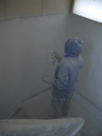 只今、塗装中・・・