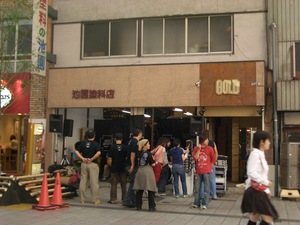 旧店舗内でアートプレックス