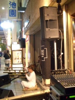 旧店舗内でアートプレックス