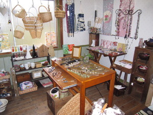 小さな雑貨屋開店いたしました