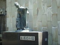 〝青い目の志士〟の貿易商館の庭に立つ三浦環 2020/05/01 23:48:34