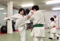 白帯の新人さんが初めて上段廻し蹴りを稽古 2019/03/18 23:59:12