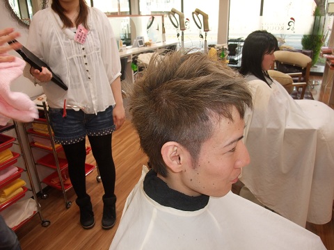個性派カラー&ヘアスタイル