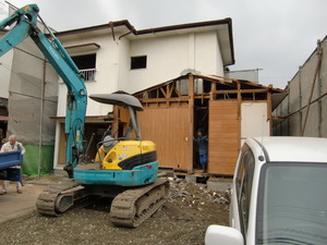 建設ブームの若き団塊の城と解体