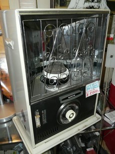 老人とストーブ廃棄。