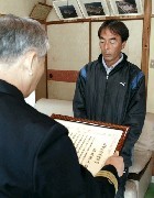 湯島灯台「名誉灯台長」に上天草市の松尾さん 2009/11/23 09:03:38