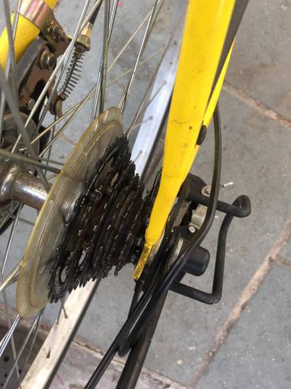 自転車のチェーンが挟まって取れない 自転車のチェーンが挟まって取れない