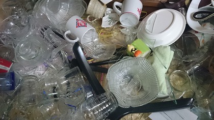 地震で割れた食器類