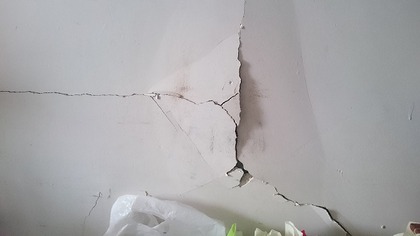 地震で壊れた壁