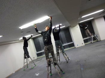 ビル内部天井(岩綿吸音板)吹き付け塗装工事~熊本~