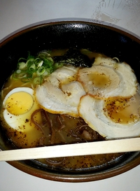 とろく黒亭の豚骨スープを飲み干す♪ 2015/11/04 17:24:38