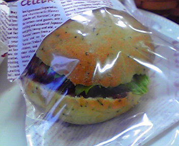 今日のお昼はハンバーガー!!