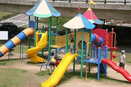 白目の馬・拝みリス等々があるパラダイス公園