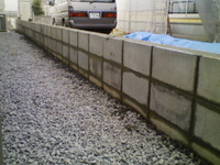 ブロック塀と洗い場。