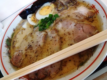 龍峰でチャーシュー麺を喰らう♪