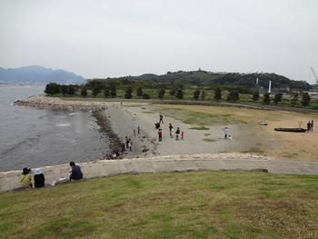巌流島へと遊覧船渡り