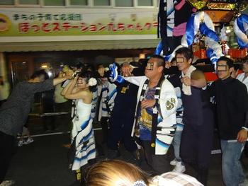 鯉料理を喰らい祭りへ