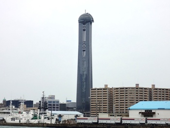 巌流島へと遊覧船渡り