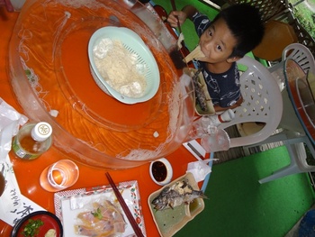 釣り堀で流しそうめん♪