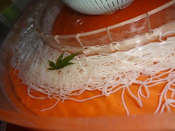 釣り堀で流しそうめん♪