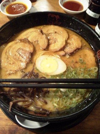 味千本店でぇ~チャーシュー麺を喰らう♪