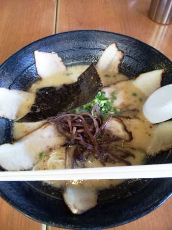 田嶋やで焼豚ラーメンを喰らう