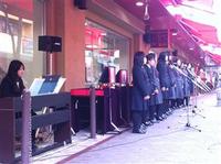 クリスマスに響いた歌とハンドベル